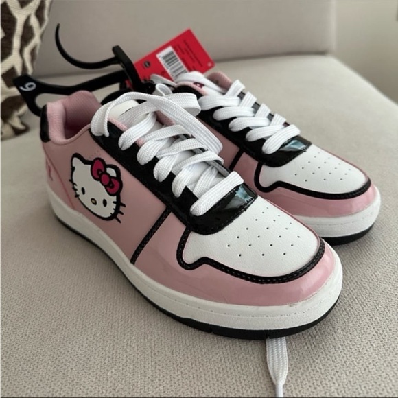 HELLO KITTY SANRIO SNEAKERS SIZE 6 NEW WITH TAG - Picture 2 of 11